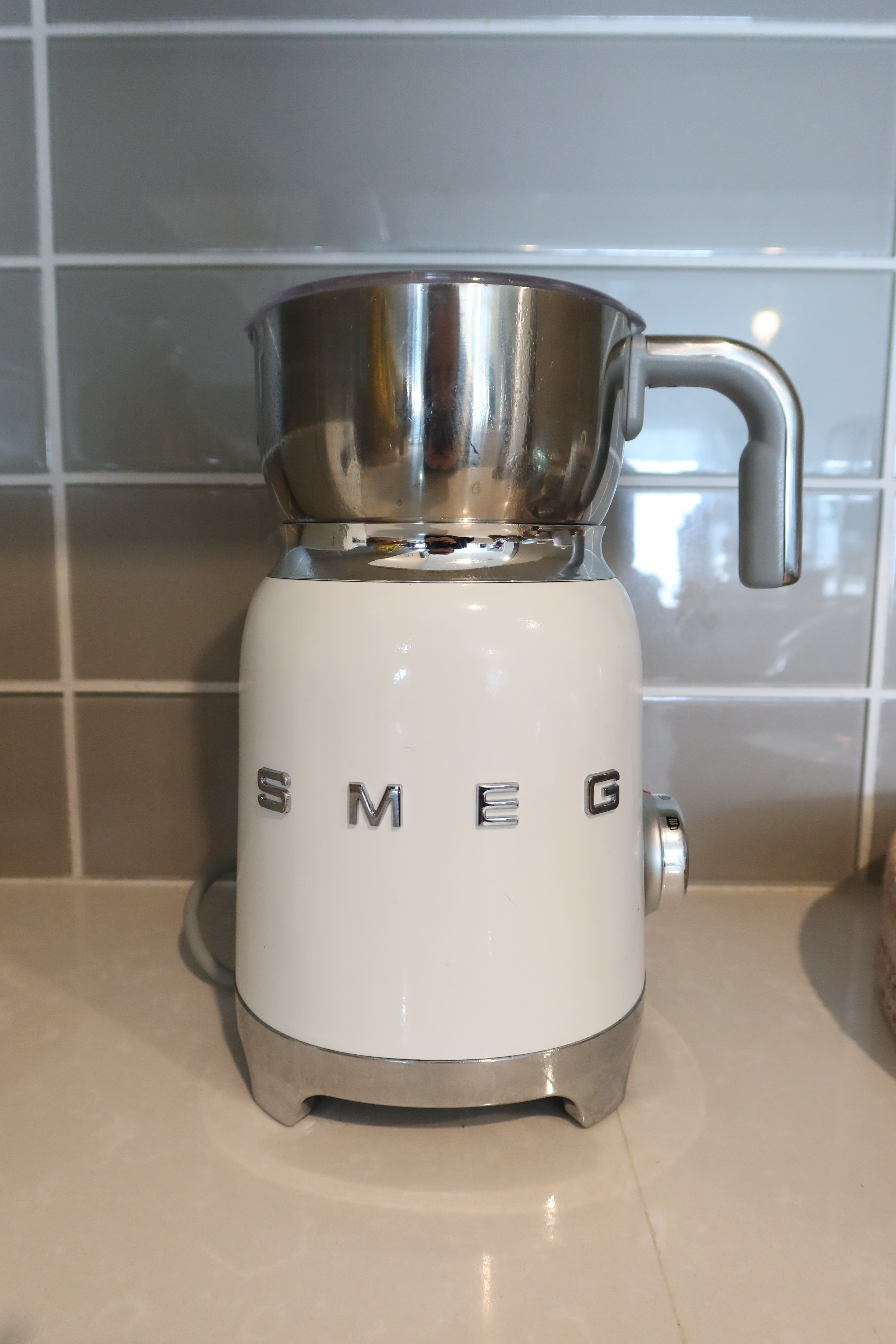 a photo of the smeg frother